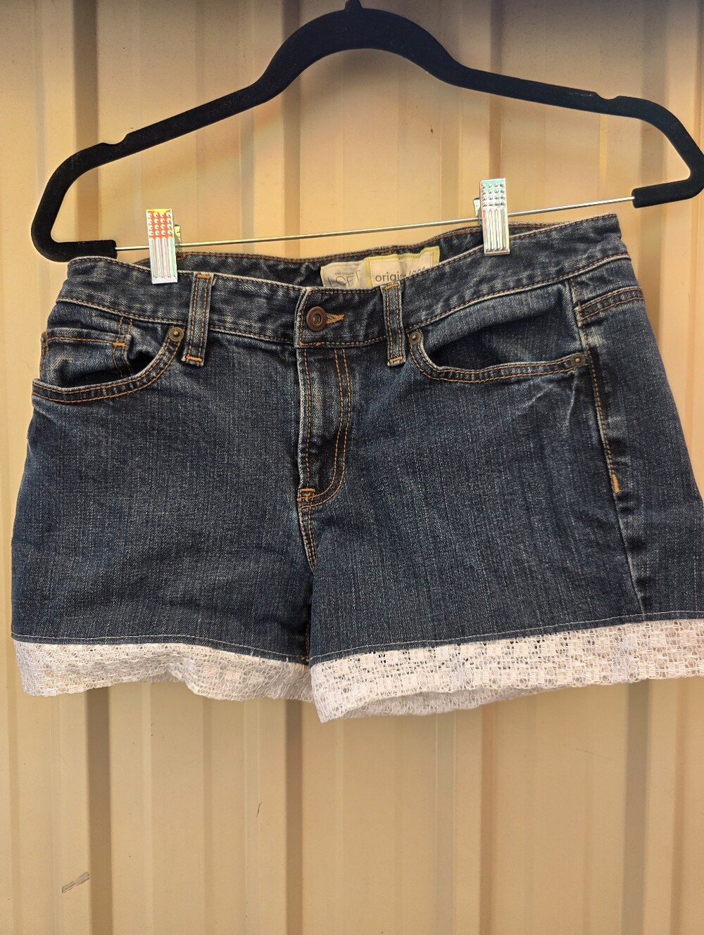 LOFT Medium Wash Denim Lace Trim Hem Shorts Estimated Size 27 29